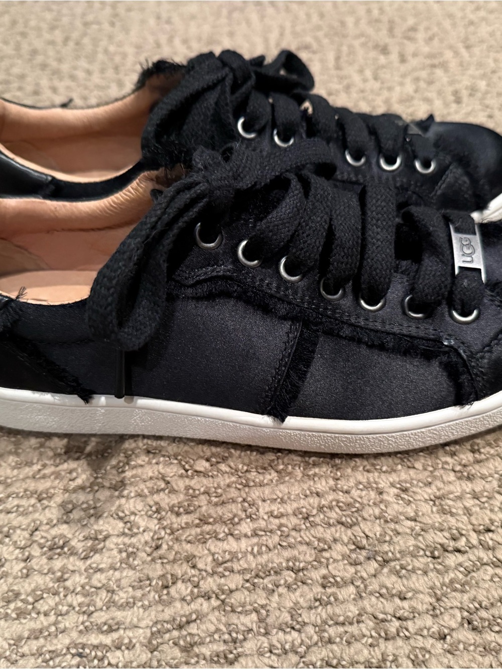 New UGG Milo Black Low-Top Women's Sneakers - Picture 2 of 6